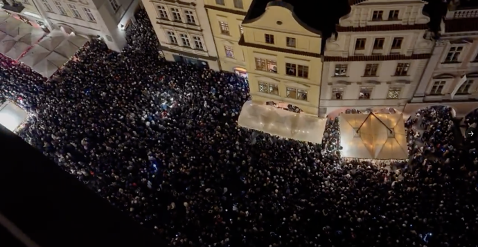 FOTO: Staroměstké náměstí bylo plné lidí. – stránka 7