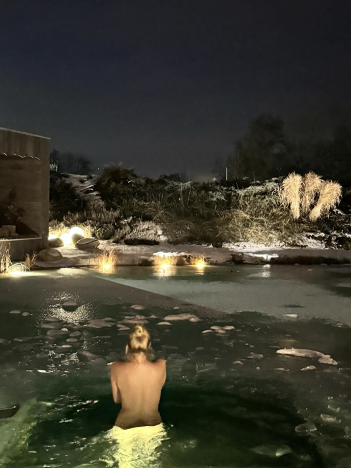 FOTO: Taťána Kuchařová se šla otužovat. – stránka 1