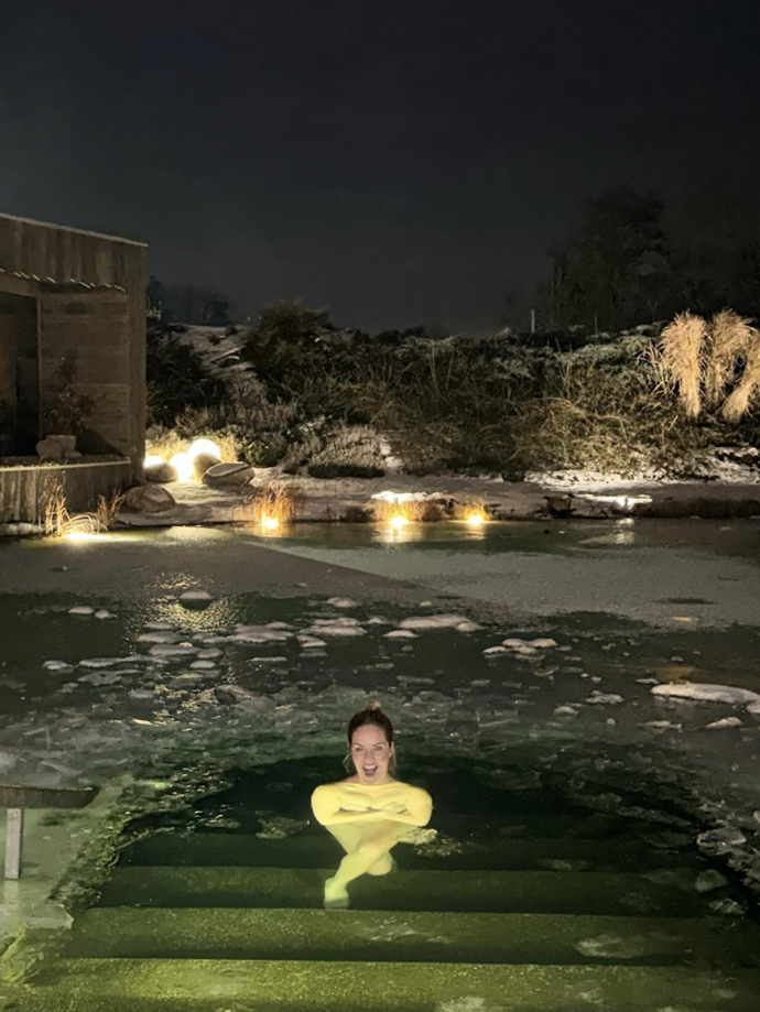 FOTO: Taťána Kuchařová se šla nahá vykoupat do ledové vody.