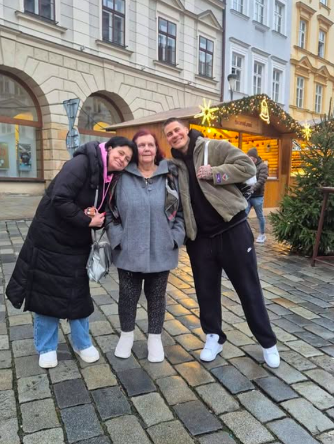 FOTO: Nikola Němcová má velkou oporu v mamince a babičce. – stránka 2