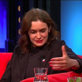 V kontroverzním rozhovoru původně prohlásila, že pro lidi s depresemi nemá pochopení a myšlenky na sebevraždu ji urážejí.