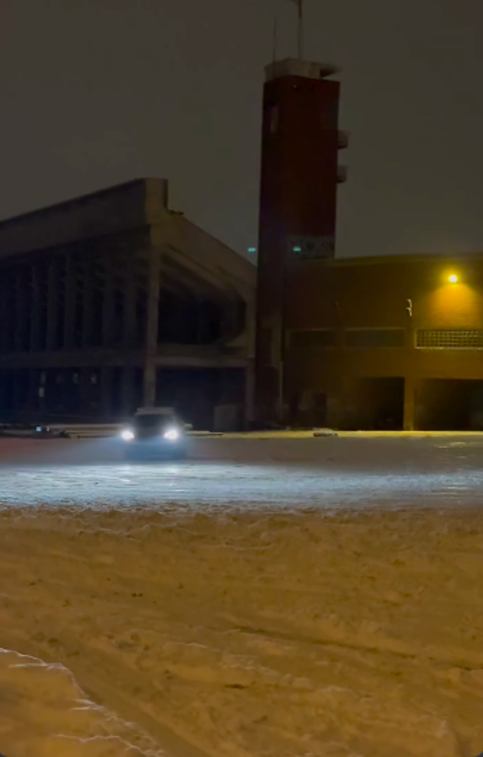 FOTO: Policisté driftovali u Strahova. – stránka 14