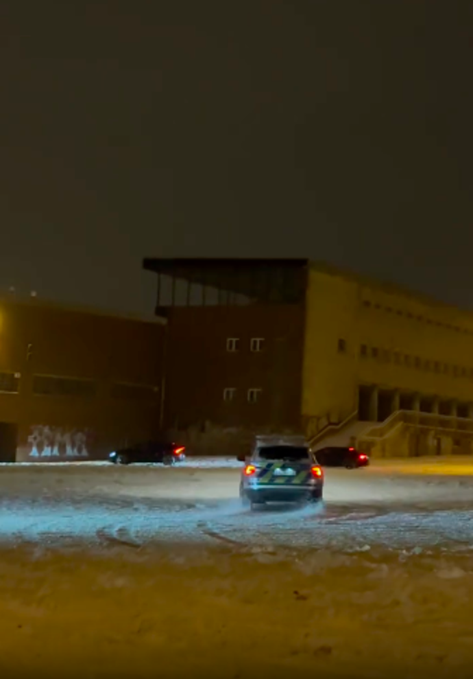 FOTO: Policisté se přidali partičce drifterů. – stránka 10