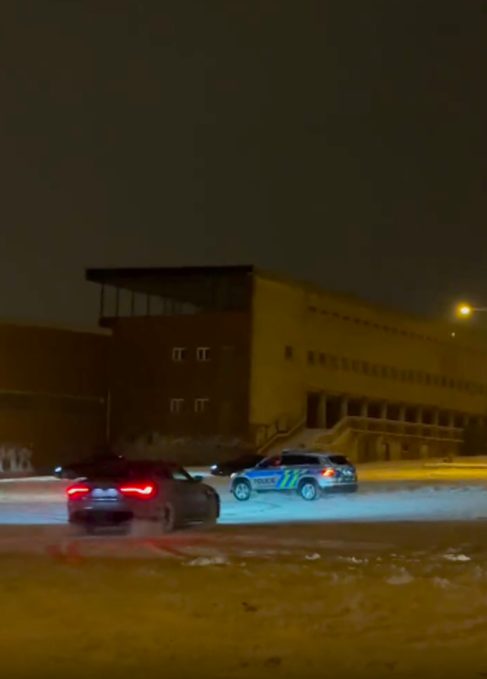 FOTO: Za nimi se proháněli další vozy. – stránka 9