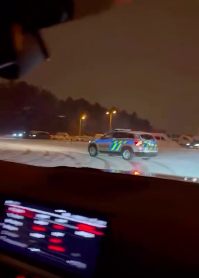 FOTO: Driftující policisté se stali virální senzací. – stránka 7