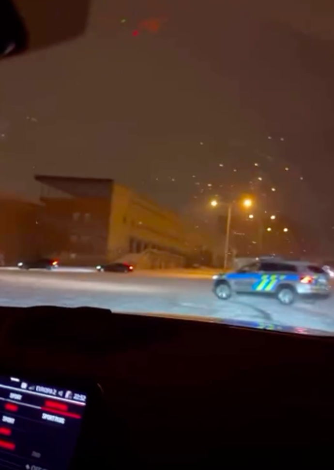 FOTO: Policie si užila napadaný sníh. – stránka 6