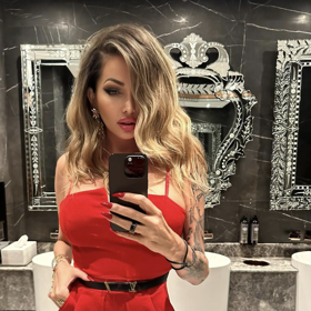 Luxus jako maska. „Budu nosit značkové oblečení, i když nebudu mít na chleba,“ tvrdila v minulosti Mirka. 