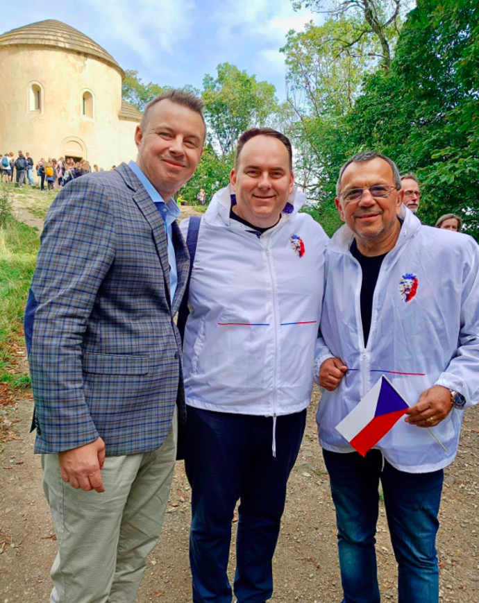 FOTO: Rajchl vyjádřil, že by chtěl aby Rusko zůstalo na Ukrajině. – stránka 4