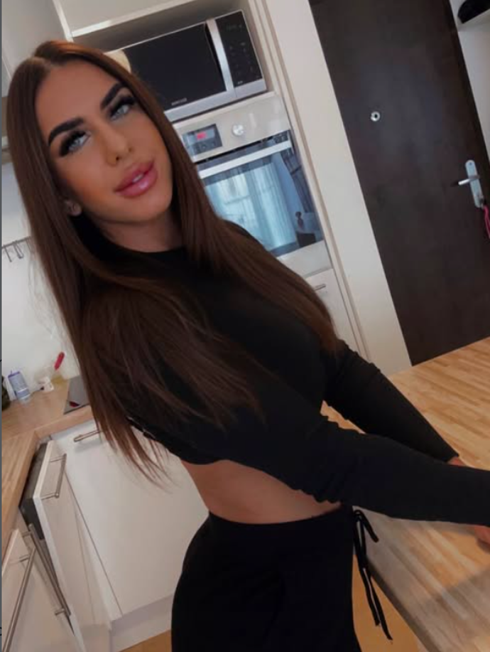 FOTO: Dolli Molnar si vydělávala i na specializovaných stránkách pro eskorty. – stránka 5