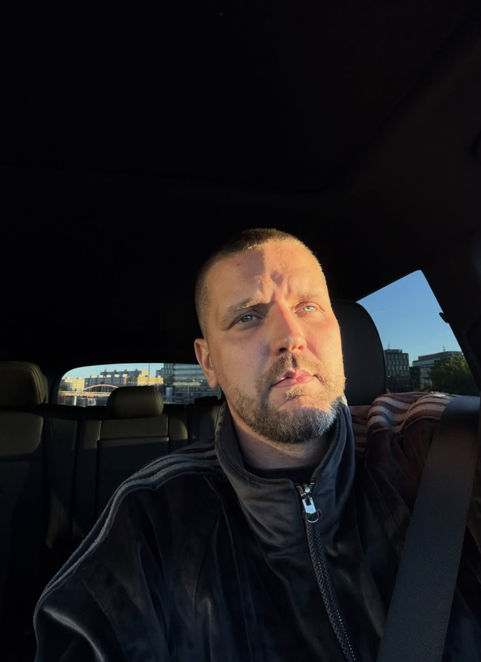 FOTO: Slovenský moderátor Osťo zemřel. – stránka 9