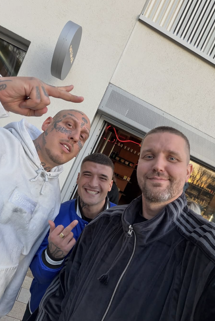 FOTO: Slovenský moderátor Osťo se bavil s rapperem Separem. – stránka 7