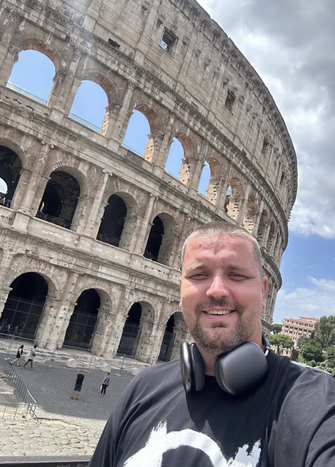 FOTO: Slovenský moderátor Osťo zemřel. – stránka 1