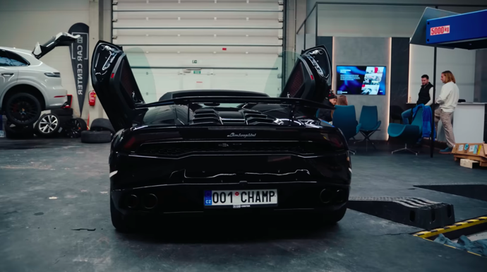 FOTO: Karlosovo Lamborghini už zná svého nového majitele. – stránka 32