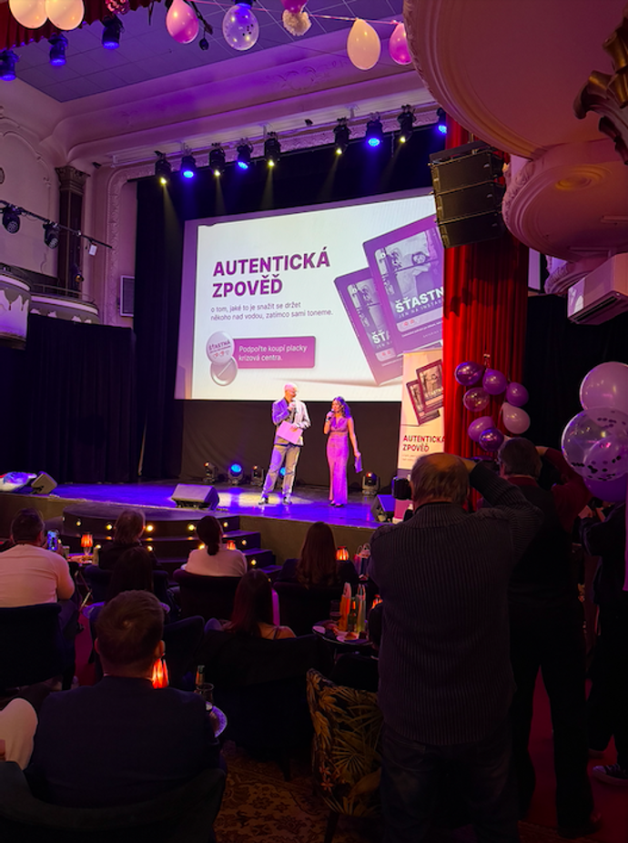 FOTO: Křest knihy si sama zorganizovala. – stránka 6