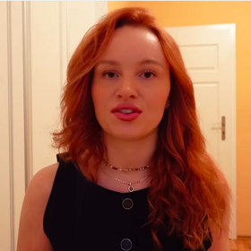 Ve videu z pokoje prozradila svým divákům účast v Survivoru.