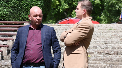 FOTO: Pavel Nečas po boku Davida Gránského v seriálu Zoo.