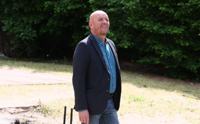 FOTO: Pavel Nečas v seriálu Zoo. – stránka 141