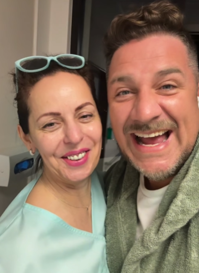 FOTO: Michal Holán se v nemocnici fotil s personálem. – stránka 2