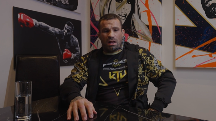 FOTO: Karlos Vémola se poprvé vyjádřil k pobytu ve vazbě. – stránka 35