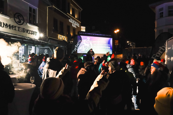 FOTO: Ve Špindlu to žije. – stránka 13