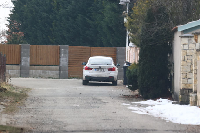 FOTO: Karlos Vémola má po svém propuštění z vazby plno zařizování. – stránka 50