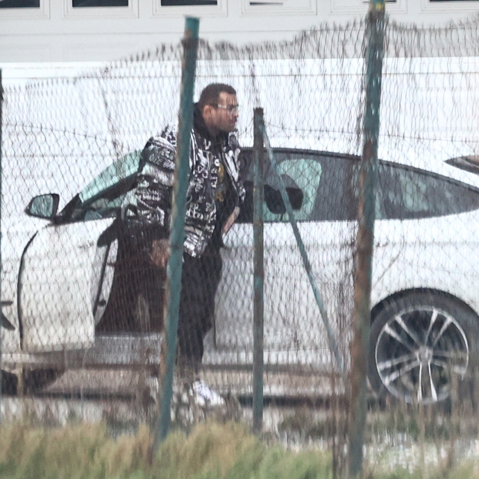 FOTO: Karlos Vémola měl brýle na řízení. – stránka 44