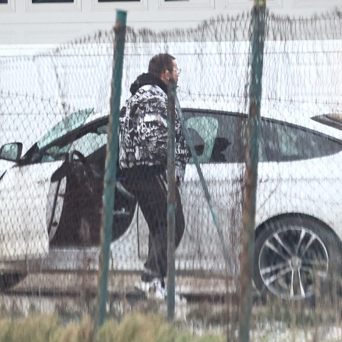 FOTO: Karlos Vémola má po svém propuštění z vazby plno zařizování. – stránka 43