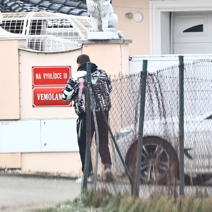 FOTO: Karlos Vémola má po svém propuštění z vazby plno zařizování. – stránka 39