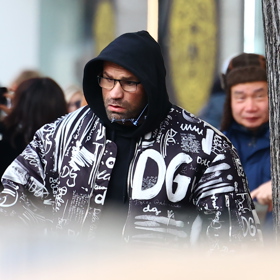 Karlos Vémoly vynesl outfit značky Dolce & Gabbana. 
