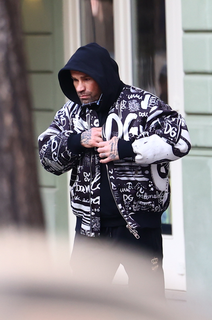 FOTO: Karlos Vémola vynesl luxusní outfit. – stránka 31