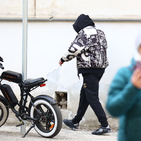 Karlos Vémola měl outfit za 100 000 korun. 