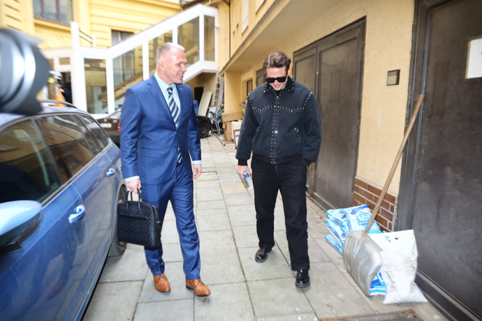 FOTO: Ondřej Brzobohatý opět stanul před soudem kvůli spolu s Taťánou Kuchařovou. – stránka 10