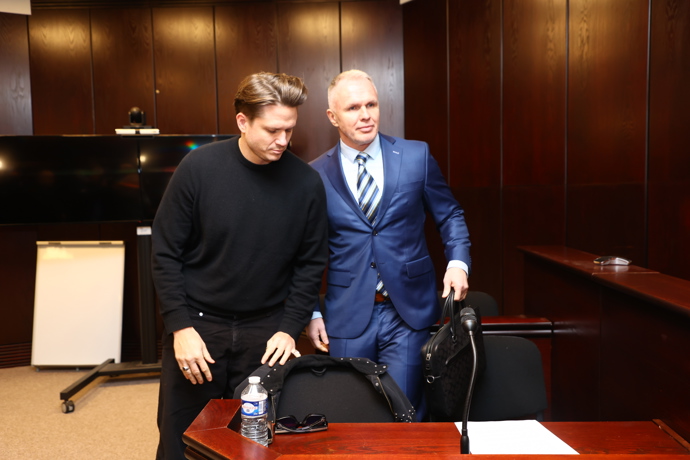 FOTO: Ondřej Brzobohatý opět stanul před soudem kvůli spolu s Taťánou Kuchařovou. – stránka 2