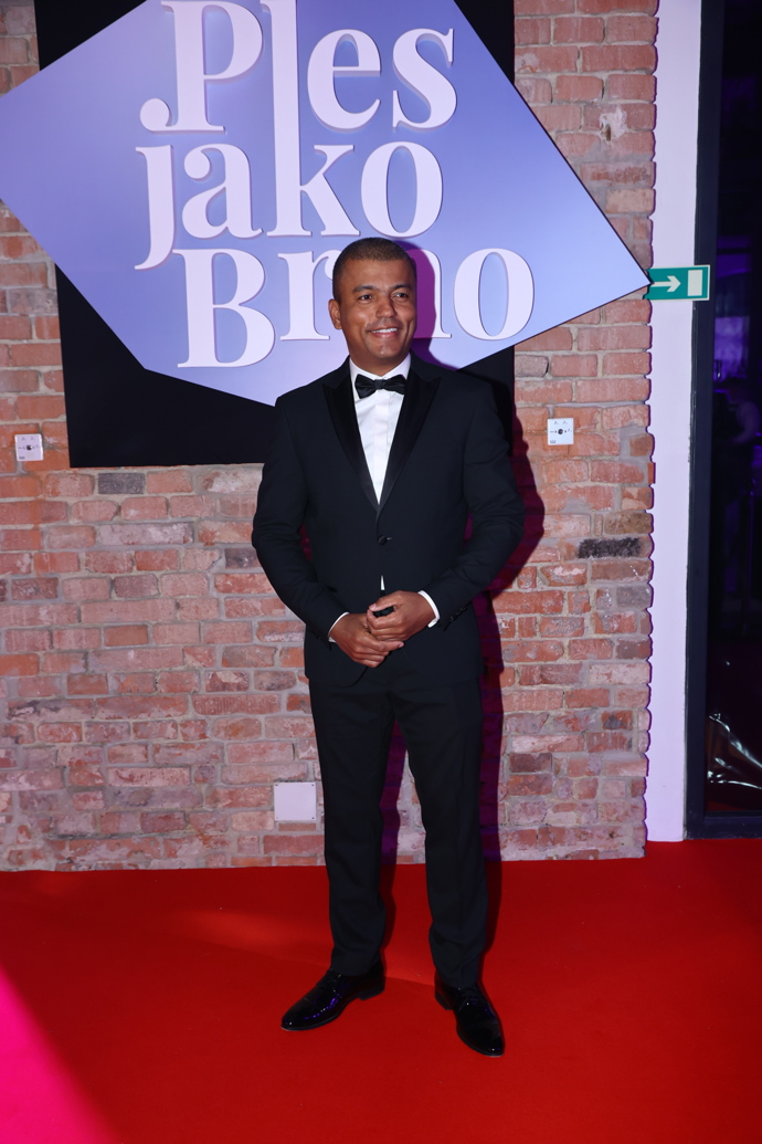 FOTO: Rey Koranteng se usmíval. – stránka 41