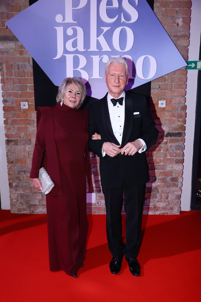 FOTO: Ladislav Špaček se ženou na červeném koberci. – stránka 33