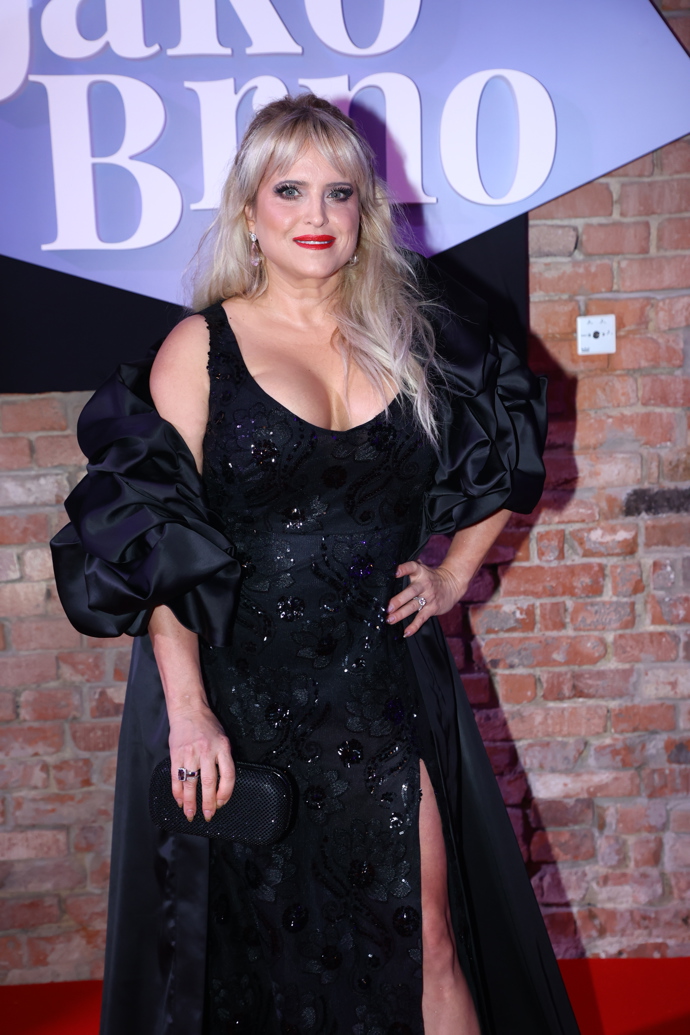 FOTO: Návrhářka Alena Wilson. – stránka 25