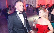 Dominika Myslivcová z nového partnera nespustila oči.