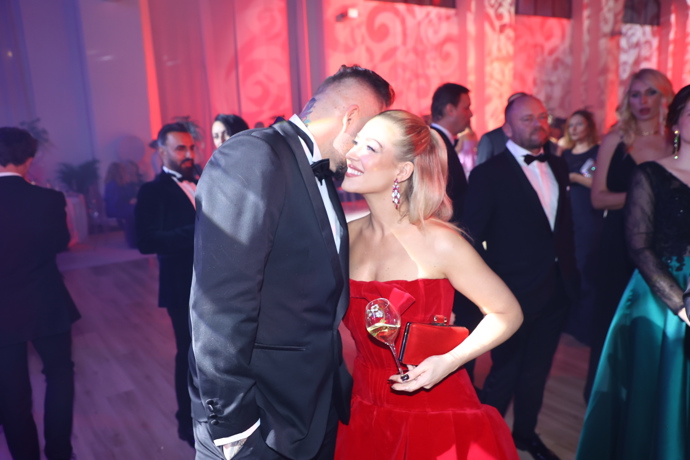 FOTO: Dominika Myslivcová se k partnerovi měla. – stránka 15