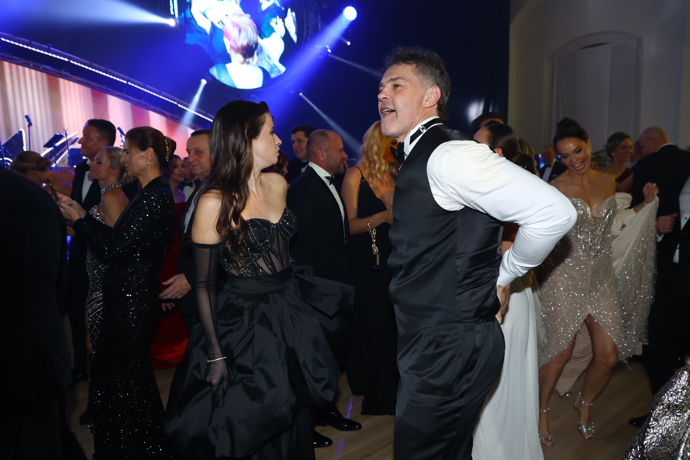 FOTO: Jaromír Jágr s Dominikou Branišovou. – stránka 32