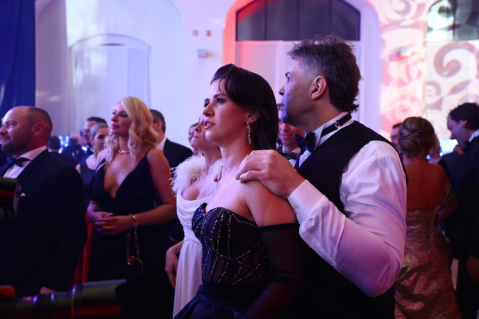 FOTO: Jaromír Jágr s Dominikou na plese. – stránka 26