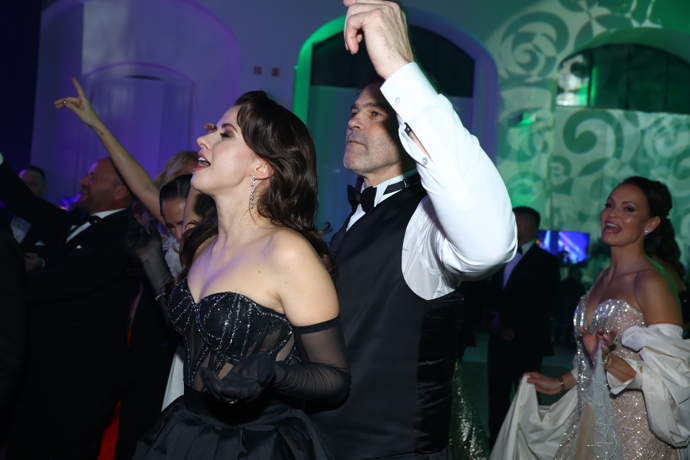 FOTO: Jaromír Jágr a Dominika Branišová na plese. – stránka 25