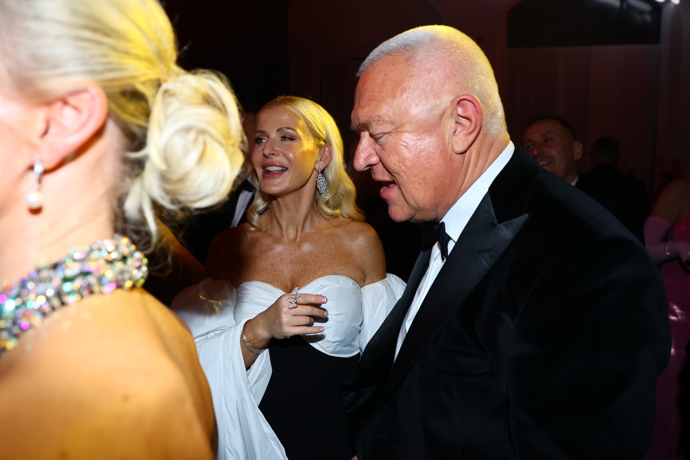 FOTO: Jaroslav Faltýnek si večer velice užíval. – stránka 7