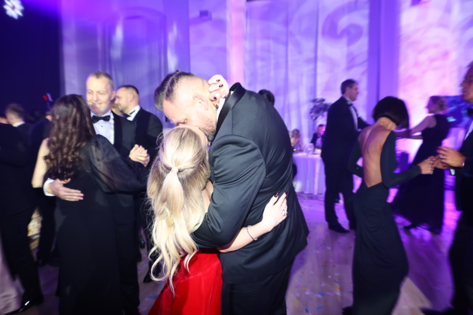 FOTO: Došlo i na polibek. – stránka 9