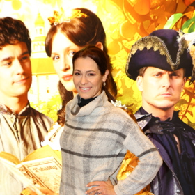 Jana Doleželová oblékla zimní rolákový svetřík a černou koženou minisukni. 