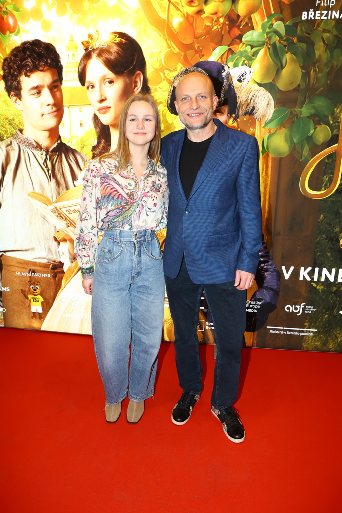 FOTO: Jiří Ployhar dorazil po boku své partnerky. – stránka 65