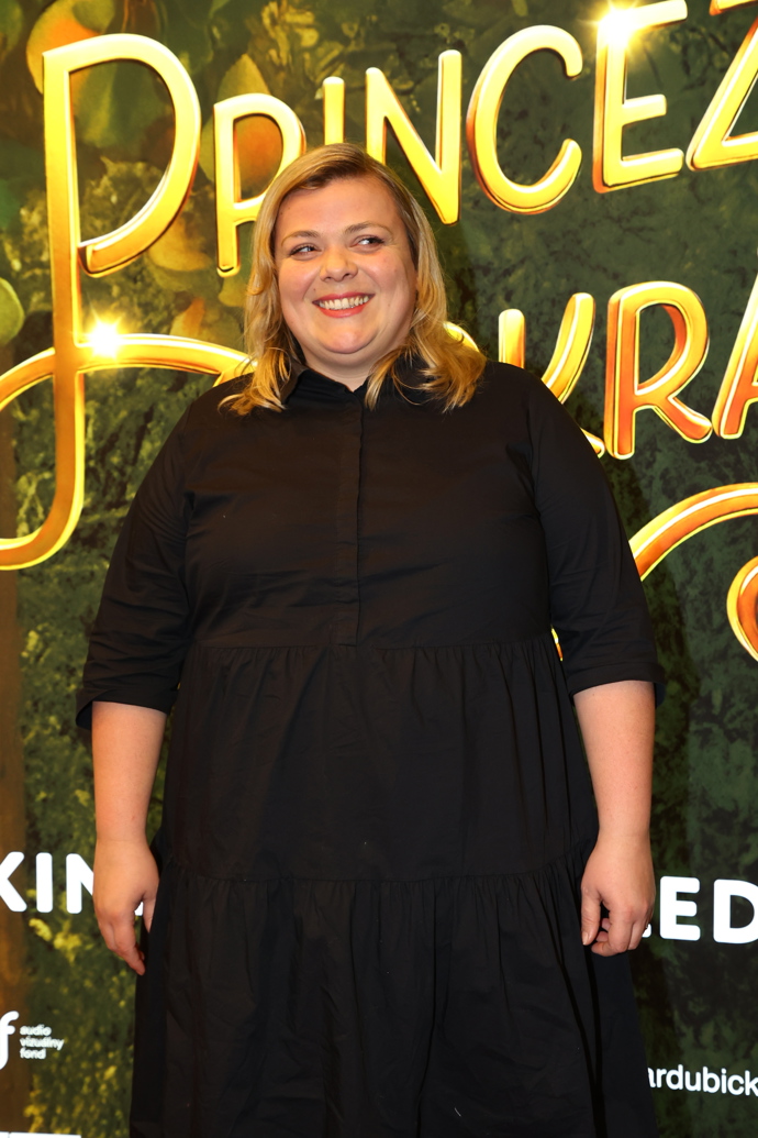 FOTO: Vysmátá Lucie Polišenská. – stránka 4