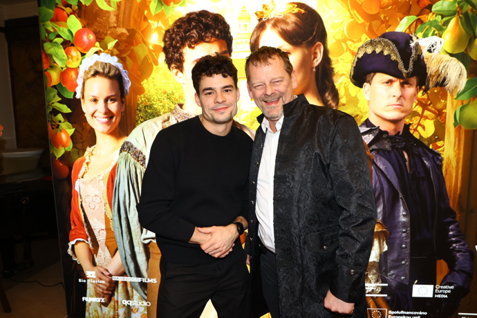 FOTO: Vysmátý Martin Stránský s Filipem Březinou. – stránka 1