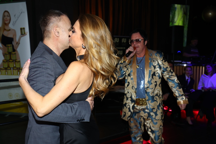 FOTO: Andrea Verešová a Daniel Volopich při romantickém tanci. – stránka 38