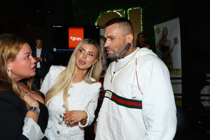 FOTO: Lela Ceterová a Karlos Vémola během večera. – stránka 15