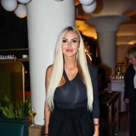 Krásná Denise Ayverdi alias Bobina.